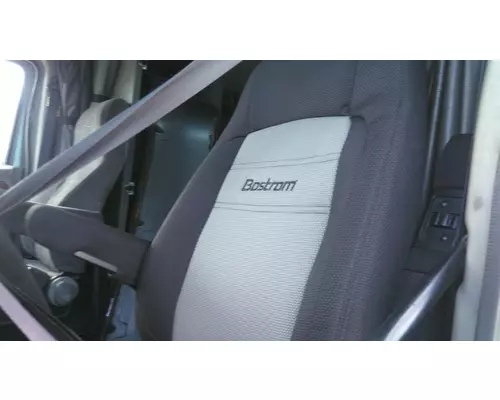 PETERBILT 387 SEAT, FRONT