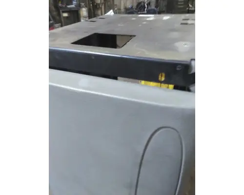 PETERBILT 387 SLEEPER CLOSET