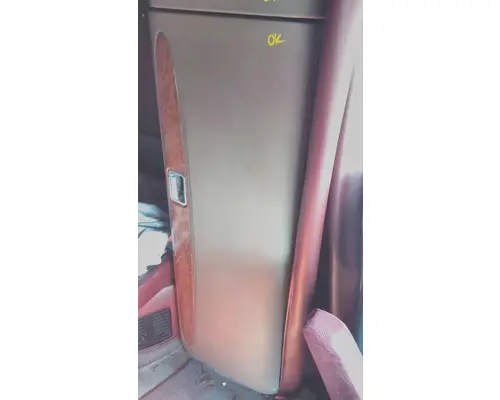 PETERBILT 387 SLEEPER CLOSET