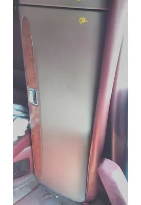 PETERBILT 387 SLEEPER CLOSET