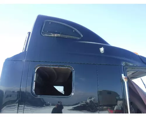 PETERBILT 387 Sleeper Glass