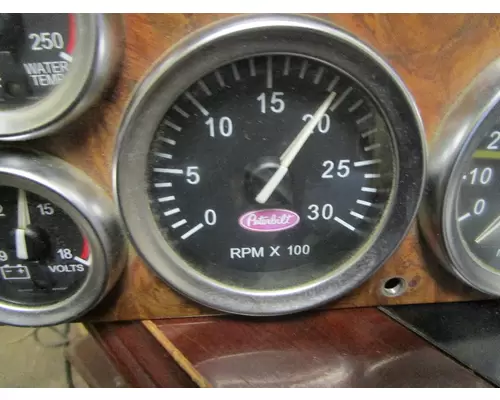 PETERBILT 387 Tachometer