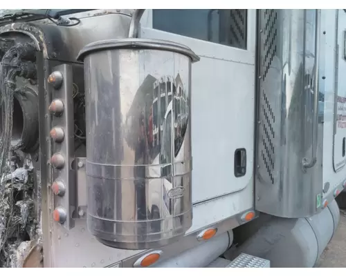 PETERBILT 388 AIR CLEANER in Toledo, OH #2300998