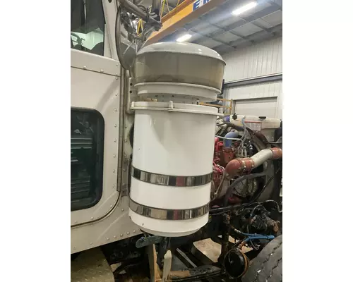 PETERBILT 388 Air Cleaner