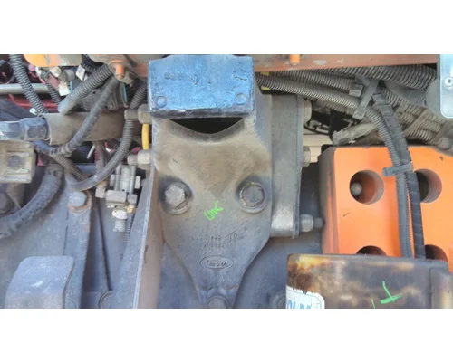 PETERBILT 388 CAB MOUNT,BRACKET