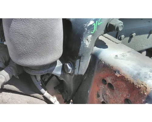 PETERBILT 388 CAB MOUNT,BRACKET
