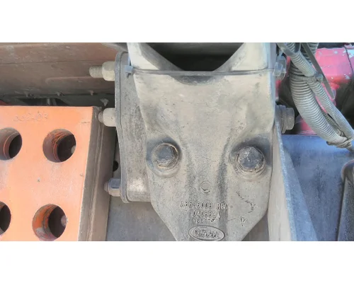 PETERBILT 388 CAB MOUNT,BRACKET