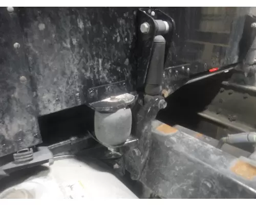 PETERBILT 388 Cab Mount