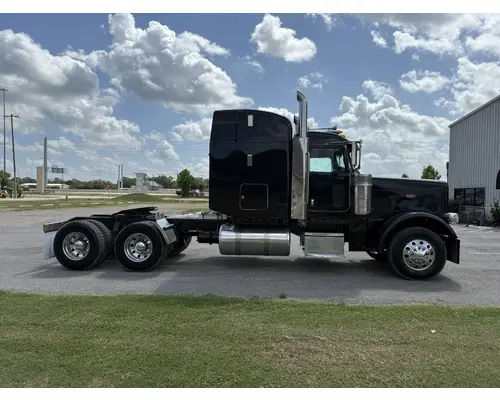 PETERBILT 388 Complete Vehicle