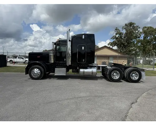 PETERBILT 388 Complete Vehicle