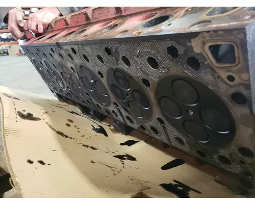 PETERBILT 388 Cylinder Head