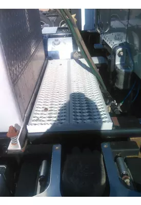 PETERBILT 388 DECK (CATWALK) STEP