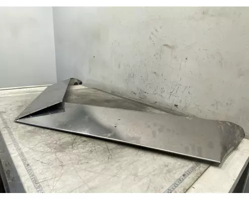 PETERBILT 388 Sun Visor (External)