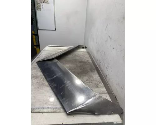 PETERBILT 388 Sun Visor (External)