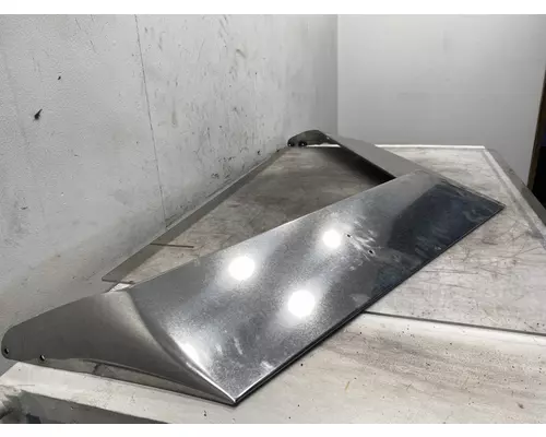 PETERBILT 388 Sun Visor (External)