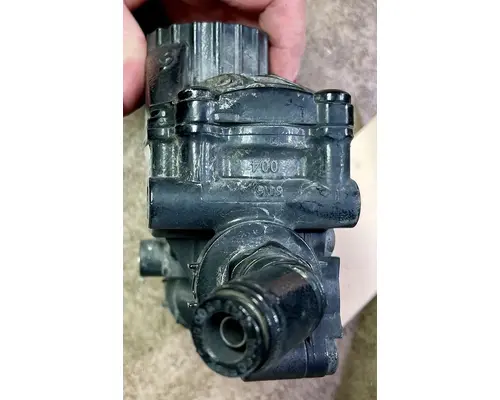 PETERBILT 389 AirBrake Relay Valve Assembly