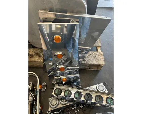 PETERBILT 389 Body Parts, Misc.