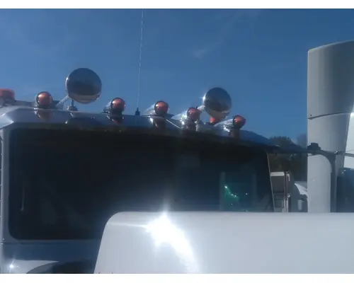 PETERBILT 389 CAB CLIP