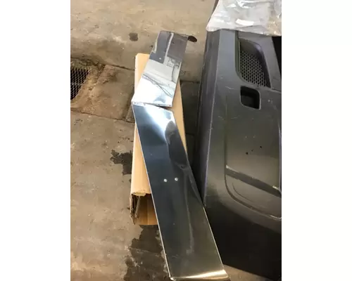 PETERBILT 389 CAB CLIP