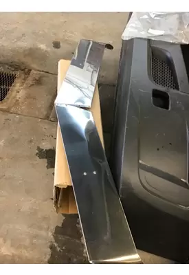PETERBILT 389 CAB CLIP