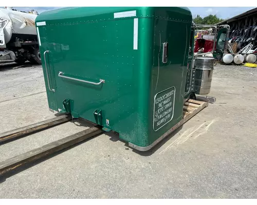 PETERBILT 389 Cab