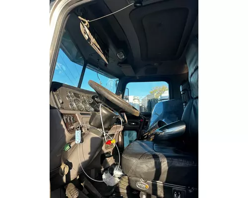 PETERBILT 389 Cab