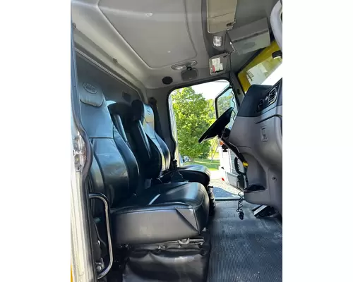 PETERBILT 389 Cab