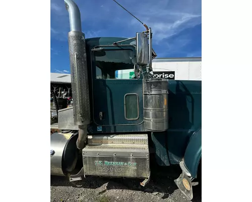 PETERBILT 389 Cab