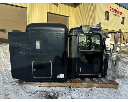 PETERBILT 389 Cab