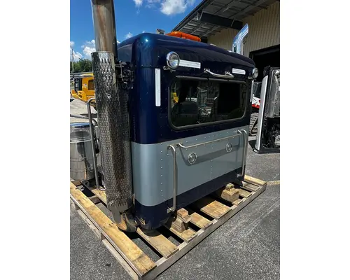 PETERBILT 389 Cab