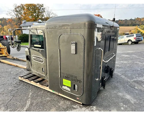 PETERBILT 389 Cab
