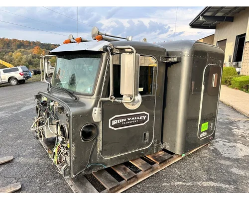 PETERBILT 389 Cab