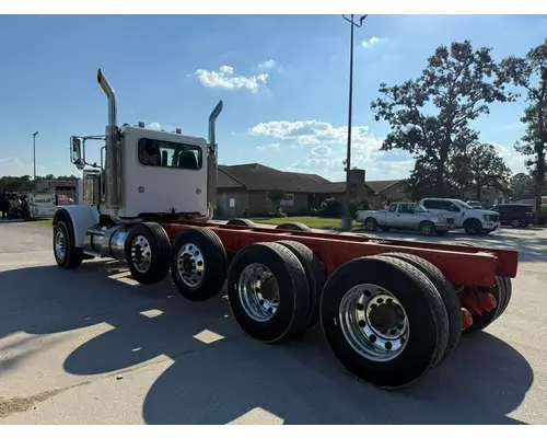 PETERBILT 389 Complete Vehicle