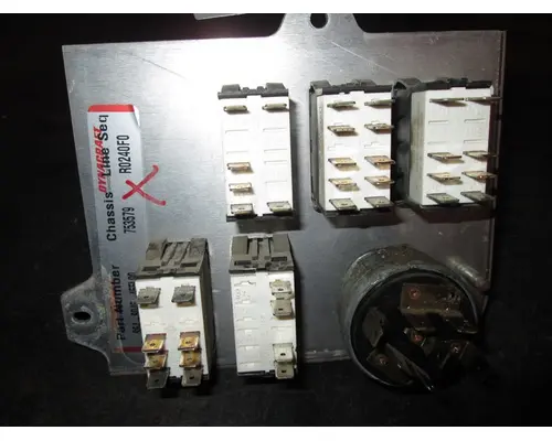 PETERBILT 389 Dash  Console Switch