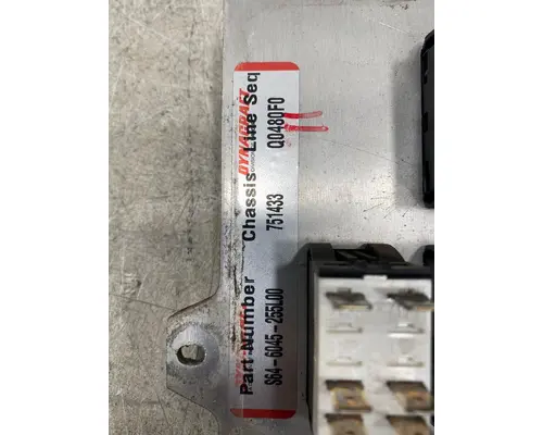 PETERBILT 389 Dash  Console Switch