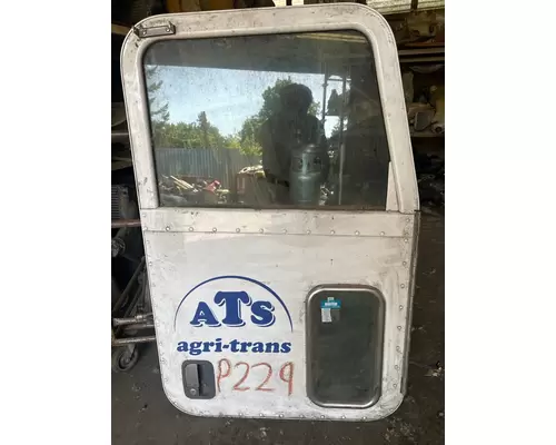 PETERBILT 389 Door Assembly, Front