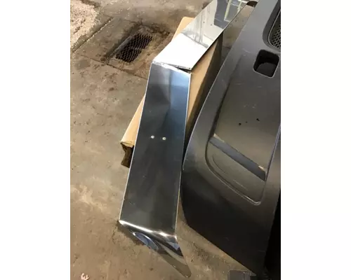 PETERBILT 389 EXTERIOR SUN VISOR