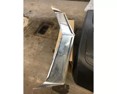 PETERBILT 389 EXTERIOR SUN VISOR