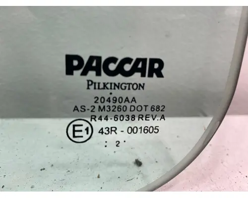 PETERBILT 389 Glass