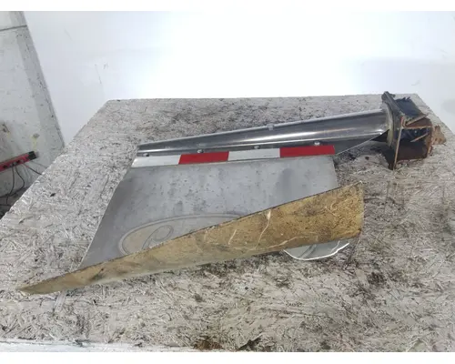 PETERBILT 389 MUD FLAP HANGER