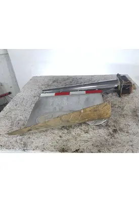 PETERBILT 389 MUD FLAP HANGER