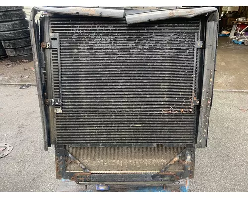 PETERBILT 389 Radiator