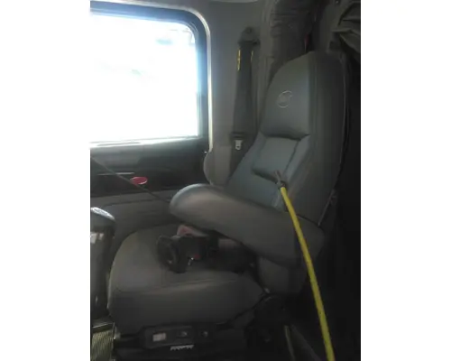 PETERBILT 389 SEAT, FRONT