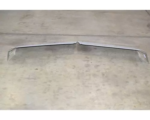PETERBILT 389 Sun Visor (External)