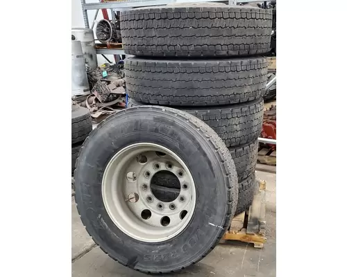 PETERBILT 389 Tire and Rim