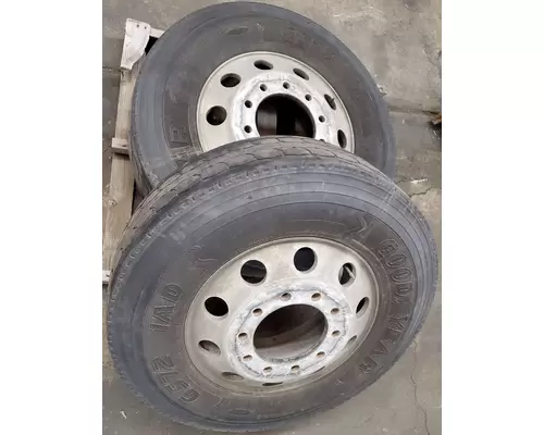 PETERBILT 389 Tire and Rim