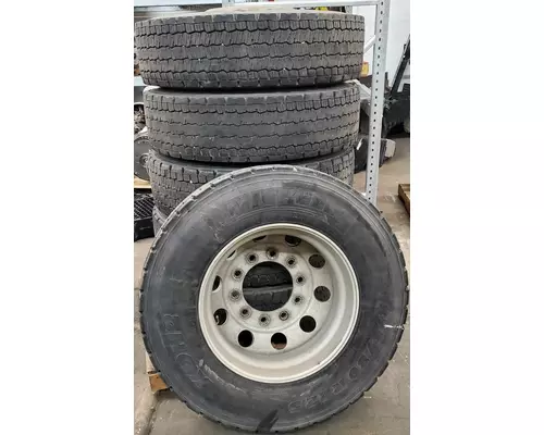 PETERBILT 389 Tire and Wheel