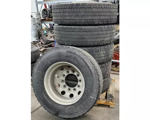 PETERBILT 389 Tire and Wheel