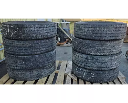 PETERBILT 389 Tires