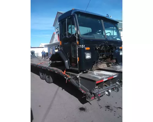 PETERBILT 520 CAB